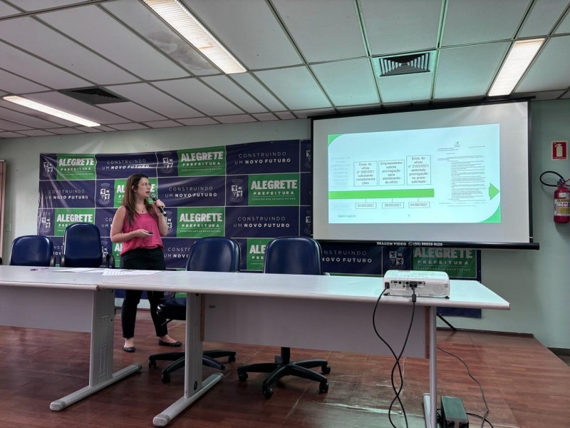 Engenheira química Aline Marra, chefe da DIRS e coordenadora da equipe de análise